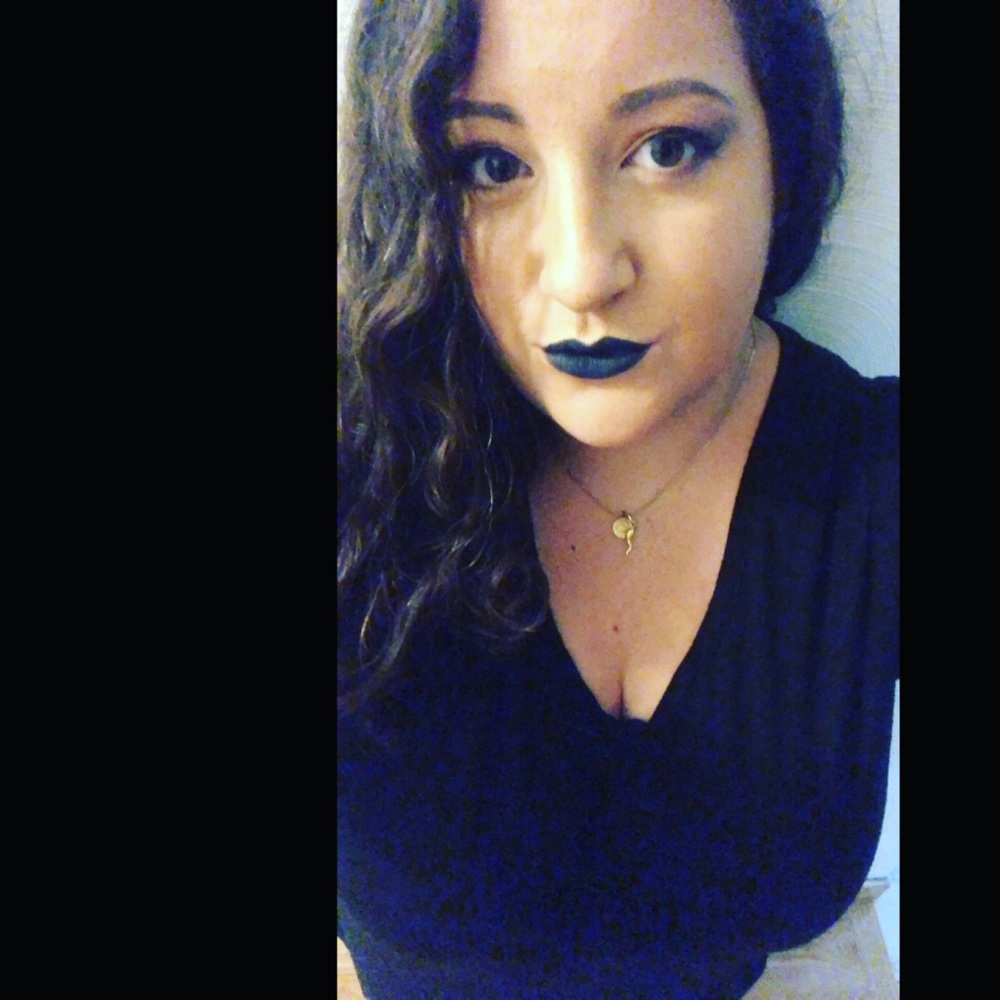 Meet your Posher, Leona